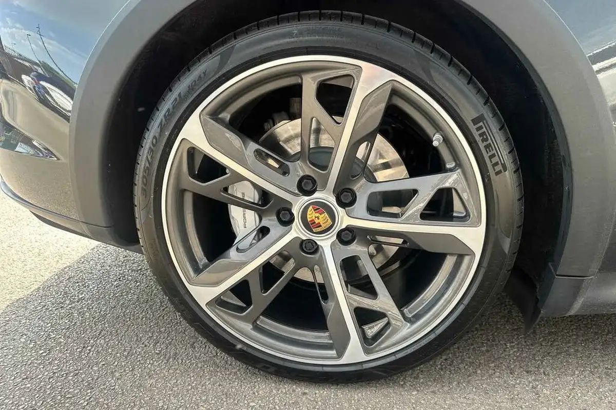 2022-porsche-taycan-e-turbo-cross-turismo-big-4