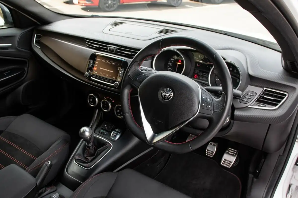 2016-alfa-romeo-giulietta-14-tb-multiair-speciale-big-4