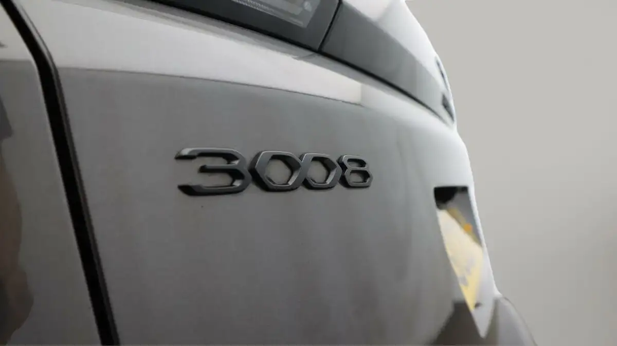 2022-peugeot-3008-suv-16-puretech-gt-premium-225bhp-hybrid-e-eat8-big-22