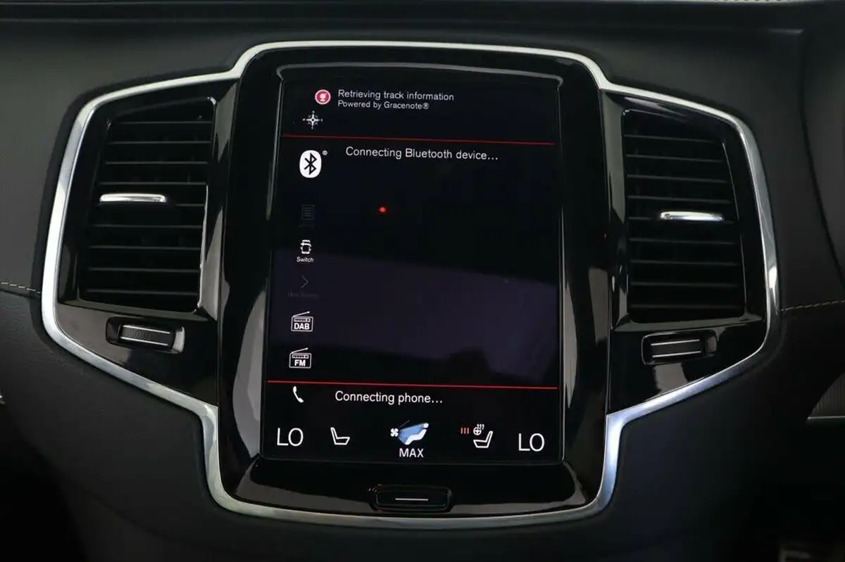 2019-volvo-xc90-20-t8-r-design-pro-390bhp-big-43