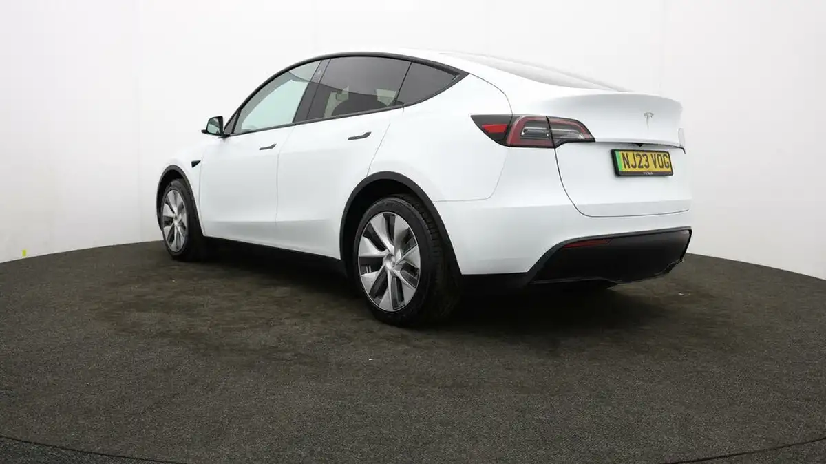 2023-tesla-model-y-e-rwd-big-77
