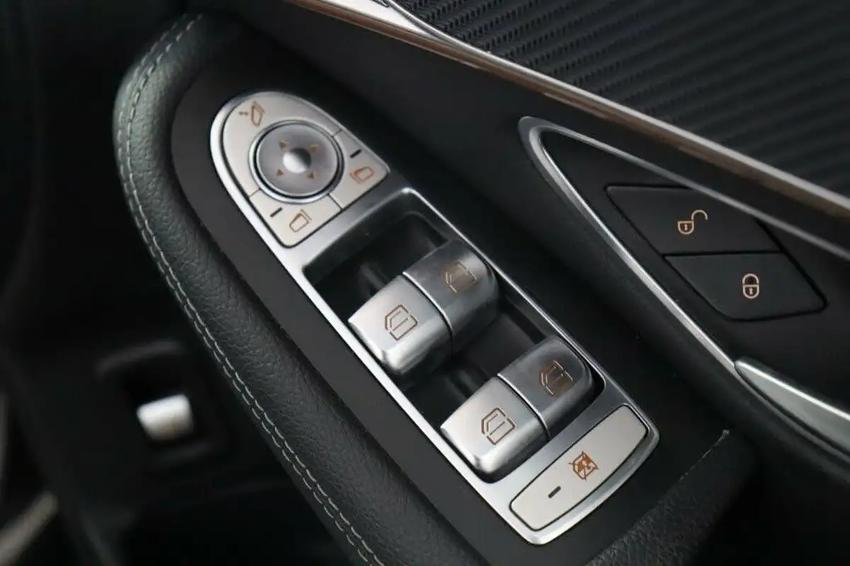 2020-mercedes-benz-eqc-e-eqc-400-amg-line-big-16