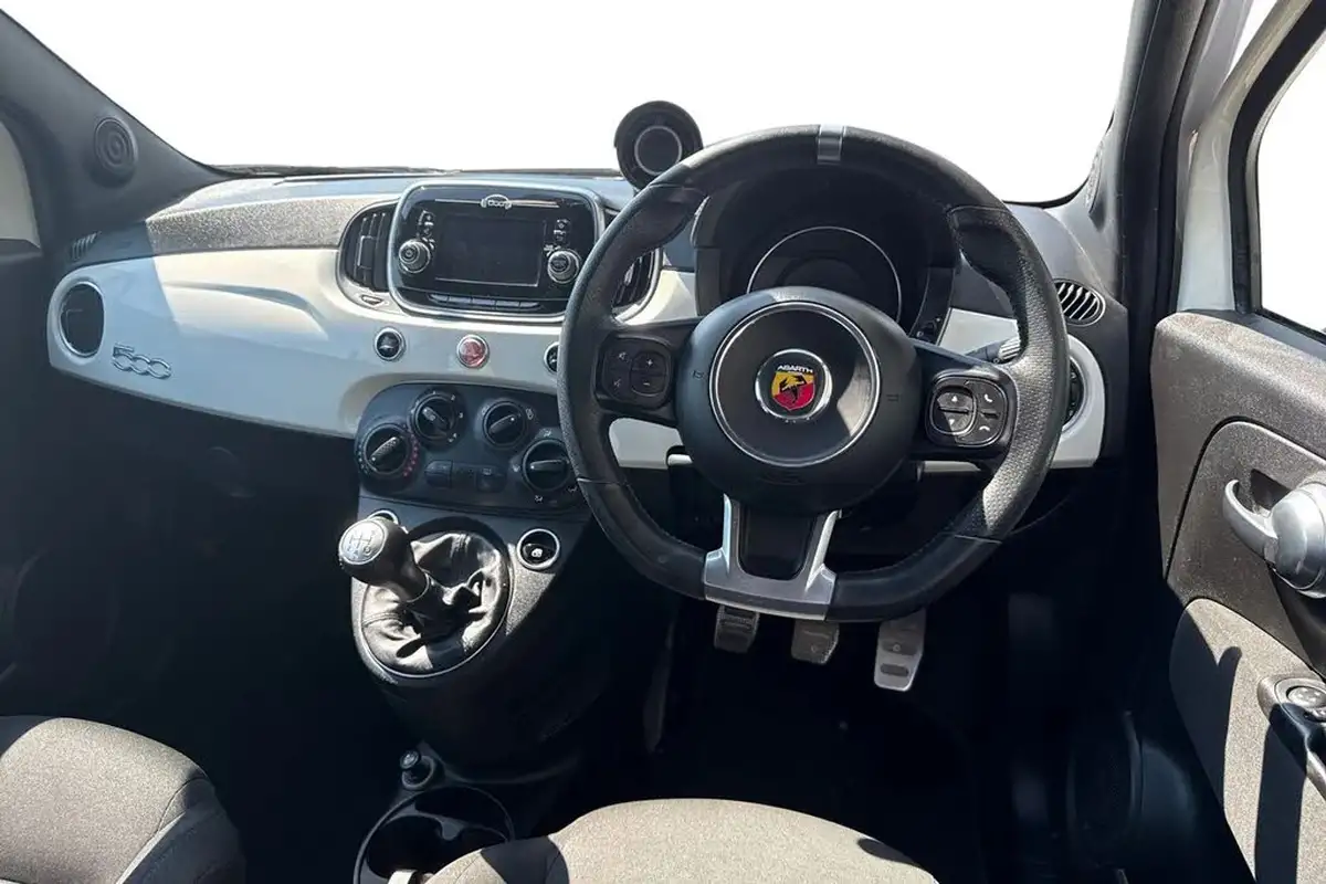 2017-abarth-595-14-tjet-big-17