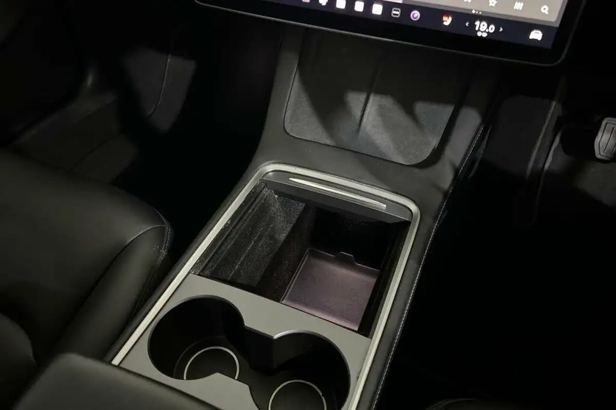 2020-tesla-model-3-e-long-range-big-35