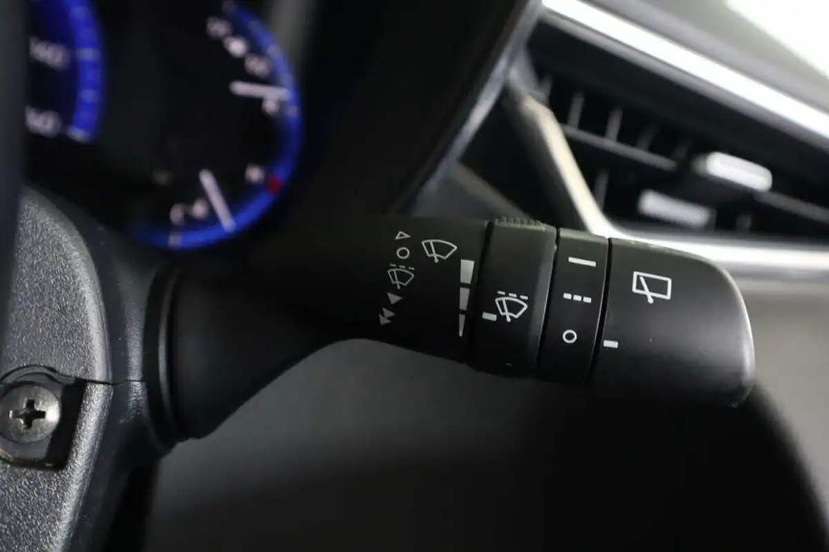 2021-toyota-corolla-18-vvt-i-icon-tech-spare-wheel-touring-sports-5d-big-16