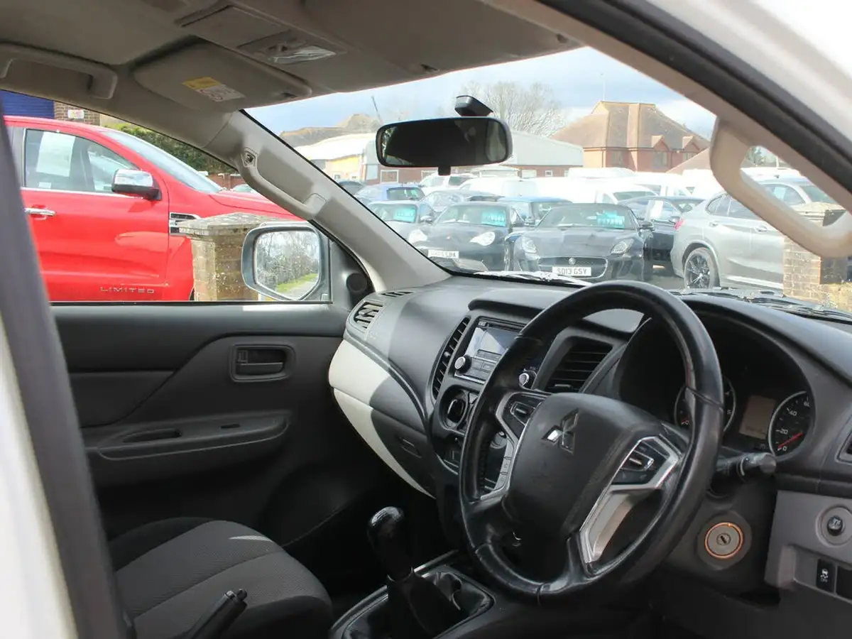 2019-mitsubishi-l200-24di-d-4life-eu6b-double-pickup-big-37