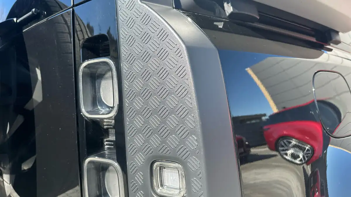 2022-land-rover-90-defender-30-p400-x-big-21