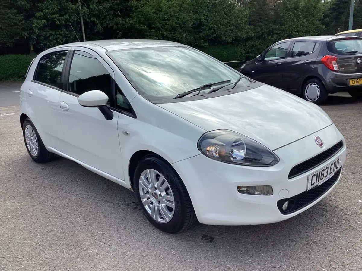 2013-fiat-punto-14-gbt-105bhp-multiair-5d-big-2