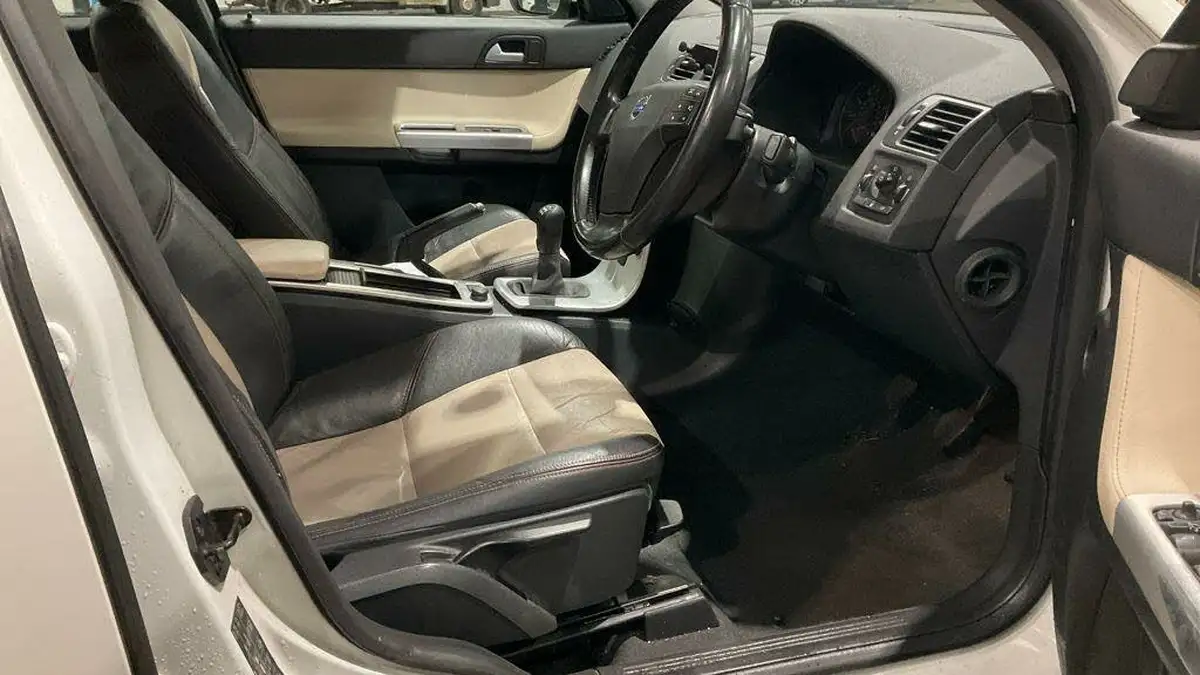 2011-volvo-s40-16td-drive-se-lux-115bhp-big-6