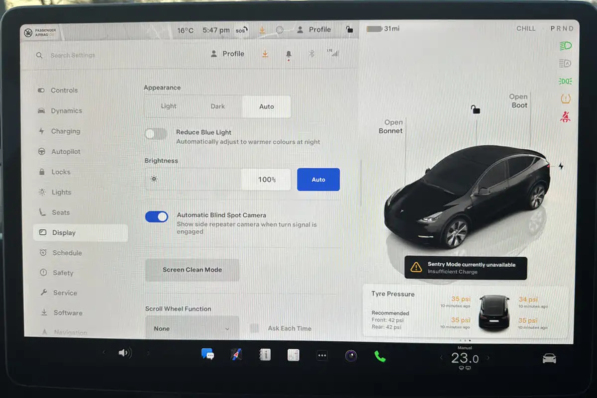 2022-tesla-model-y-e-long-range-big-43