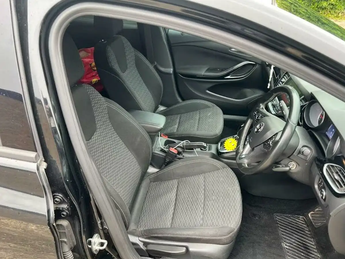 2017-vauxhall-astra-14i-16v-turbo-sri-nav-150ps-ss-hatchback-auto-big-5