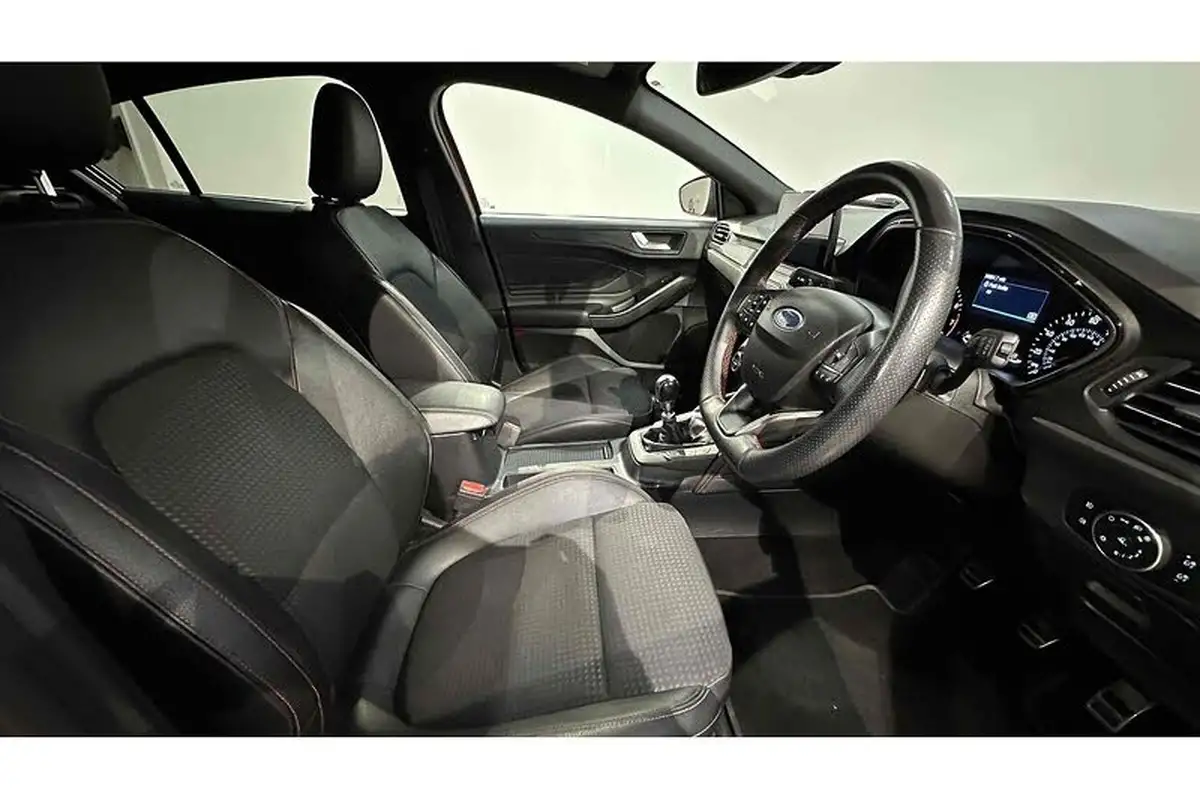 2019-ford-focus-10t-st-line-x-hatchback-big-26