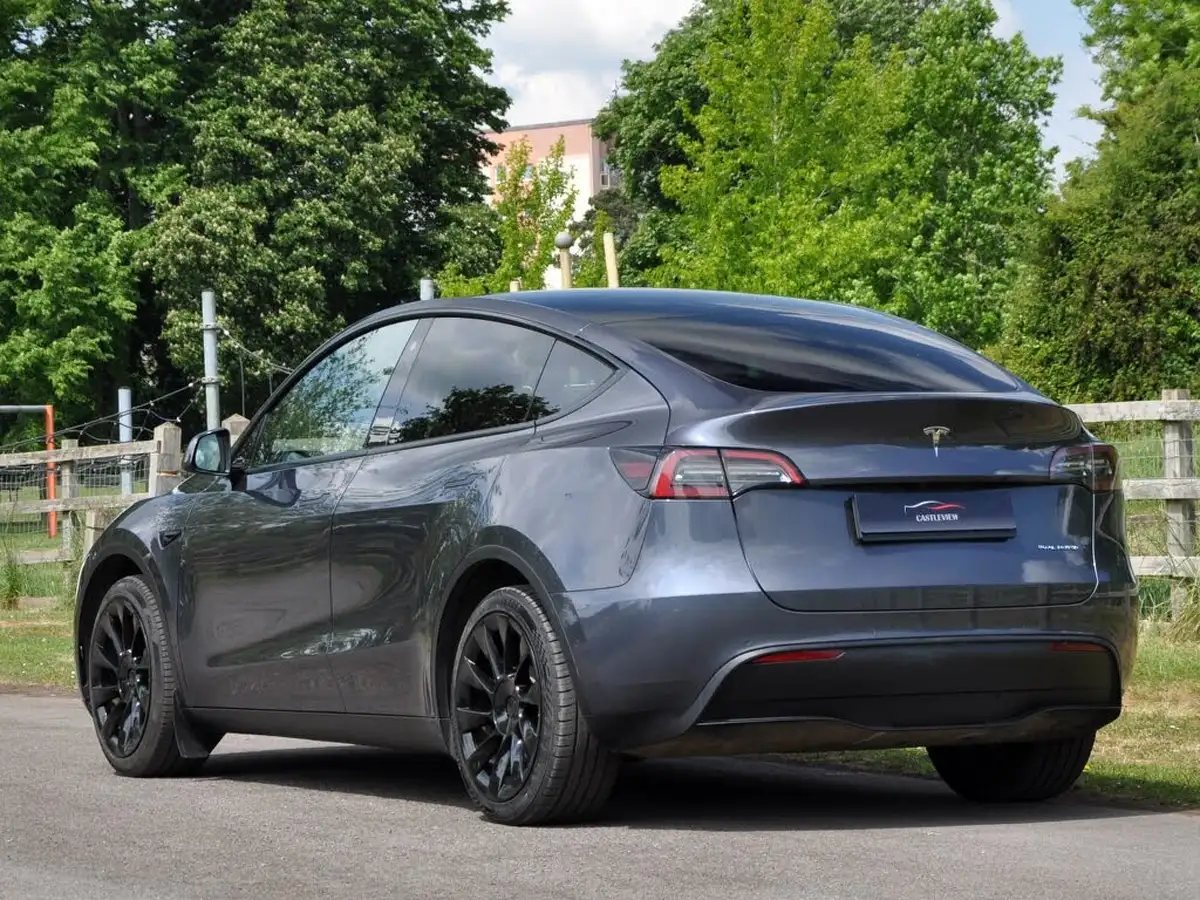 2022-tesla-model-y-e-long-range-big-5