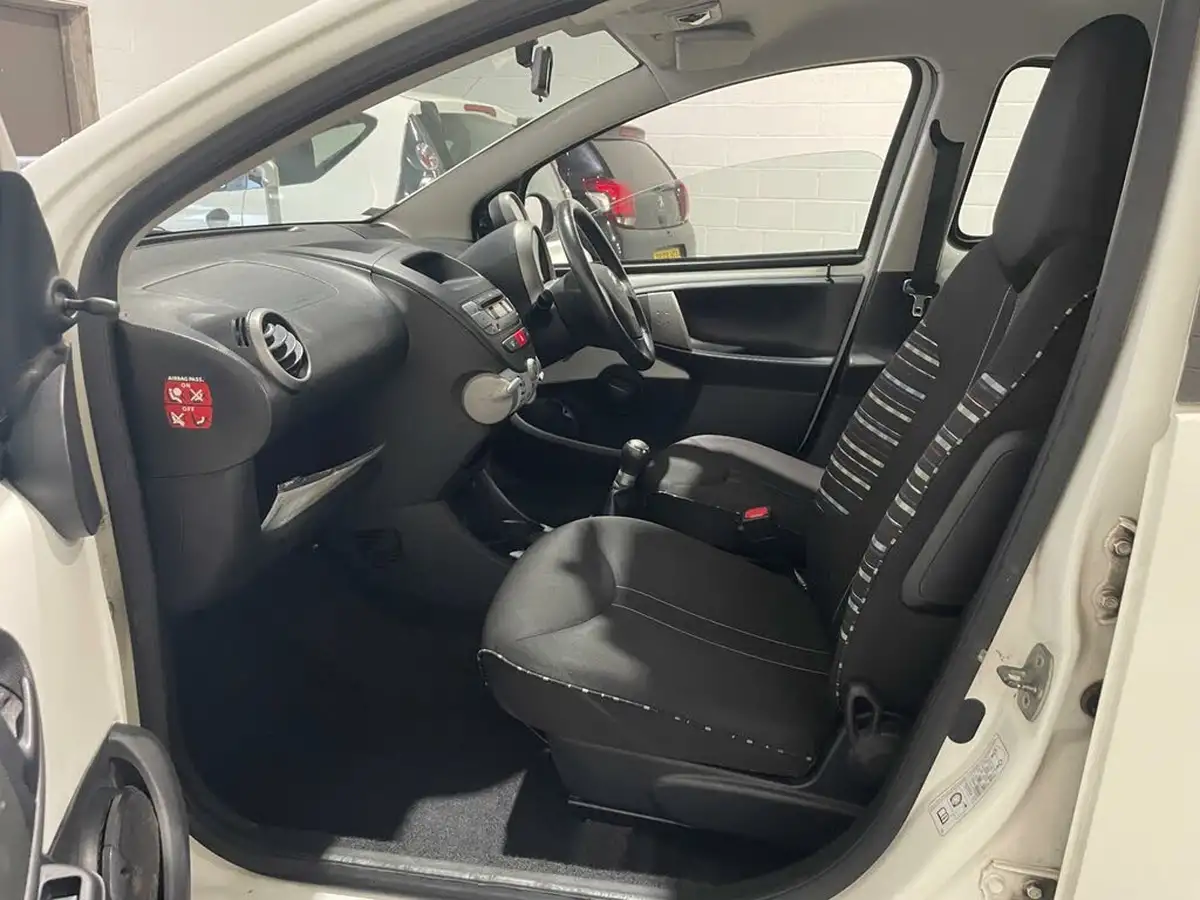 2014-citroen-c1-10-edition-5d-big-24