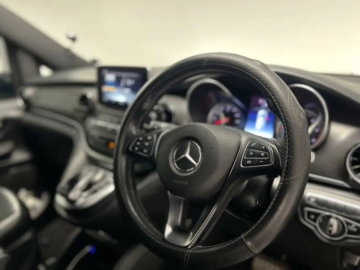 2020-mercedes-benz-v-class-20d-v300d-amg-line-extra-long-big-11