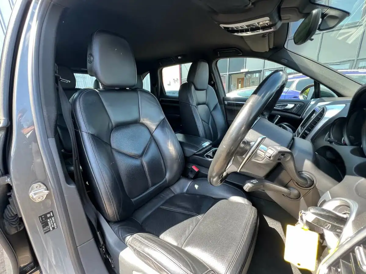 2013-porsche-cayenne-30td-big-26