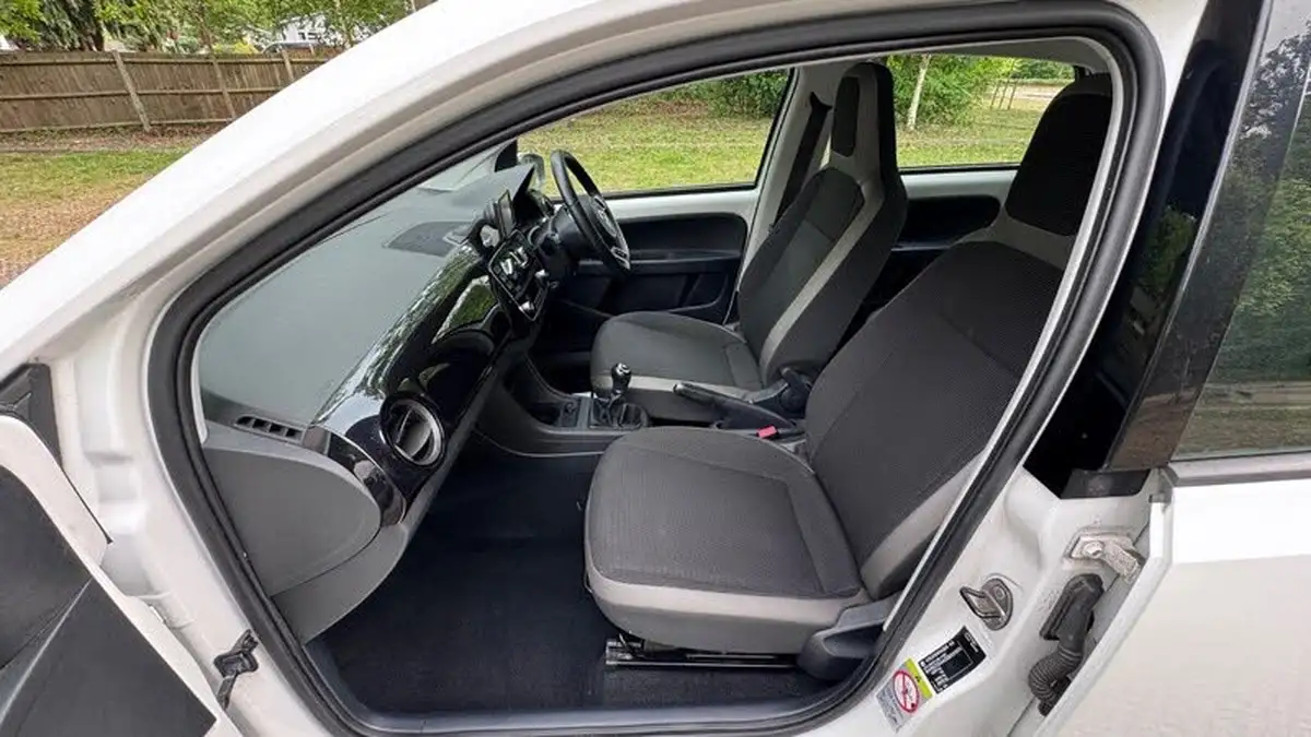 2012-volkswagen-up-10-high-up-5d-big-20
