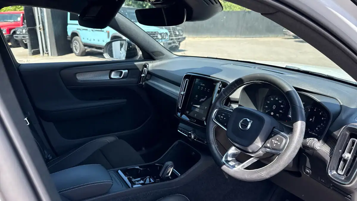 2020-volvo-xc40-20-t4-r-design-awd-big-12