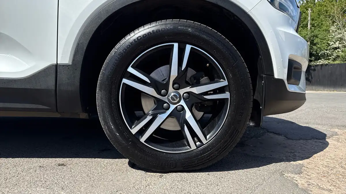 2020-volvo-xc40-20-t4-r-design-awd-big-8