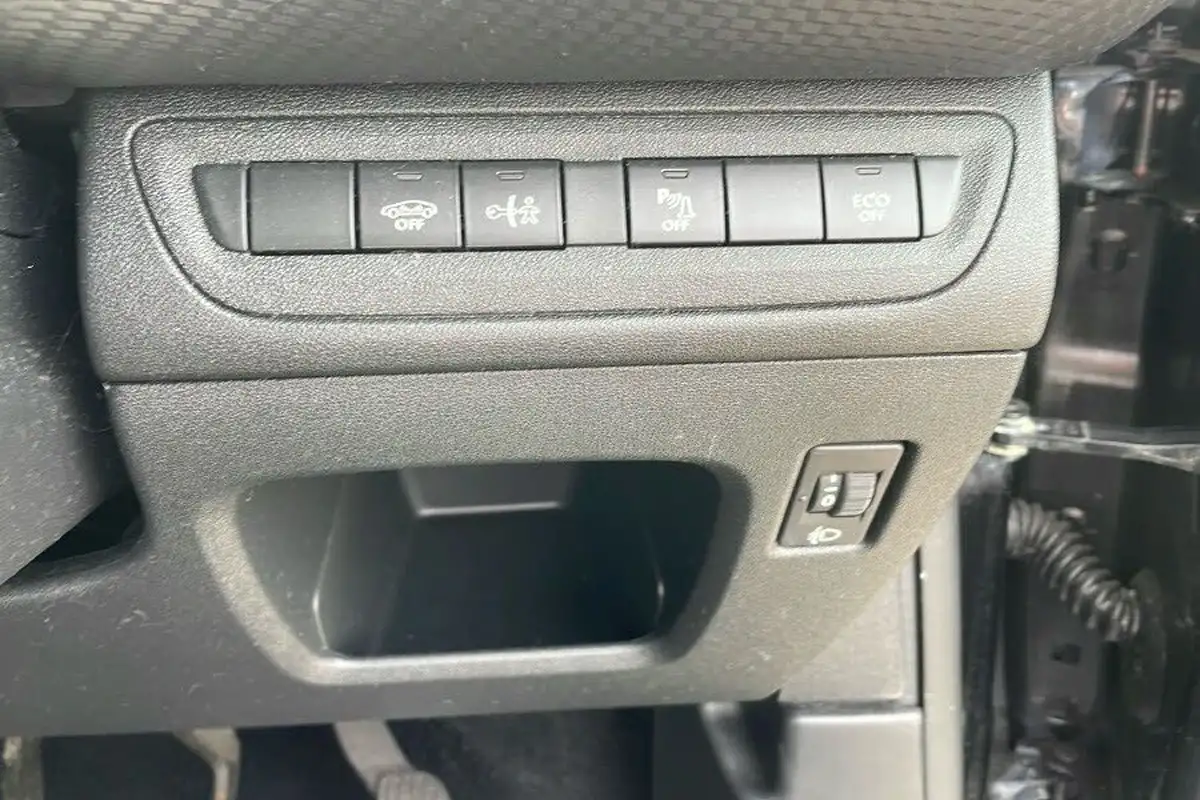 2019-peugeot-2008-suv-12-puretech-allure-premium-82bhp-big-15