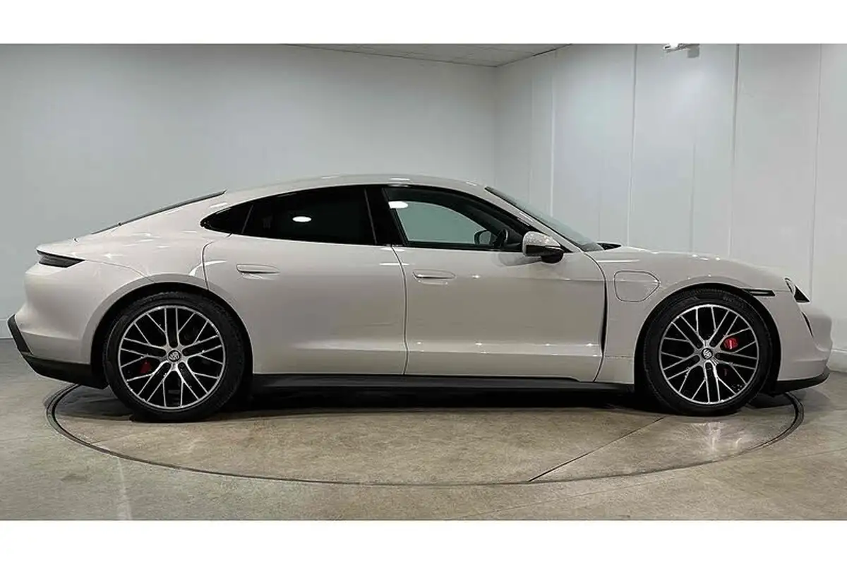 2021-porsche-taycan-e-4s-530ps-big-4