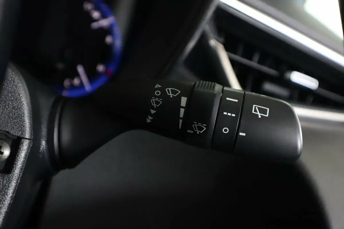 2021-toyota-corolla-18-vvt-i-icon-tech-spare-wheel-touring-sports-5d-big-18