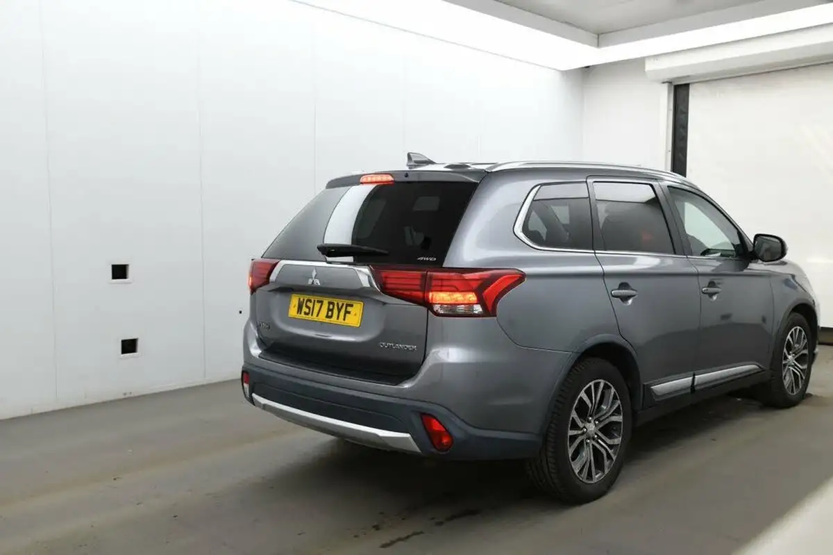 2017-mitsubishi-outlander-22di-d-4-big-2