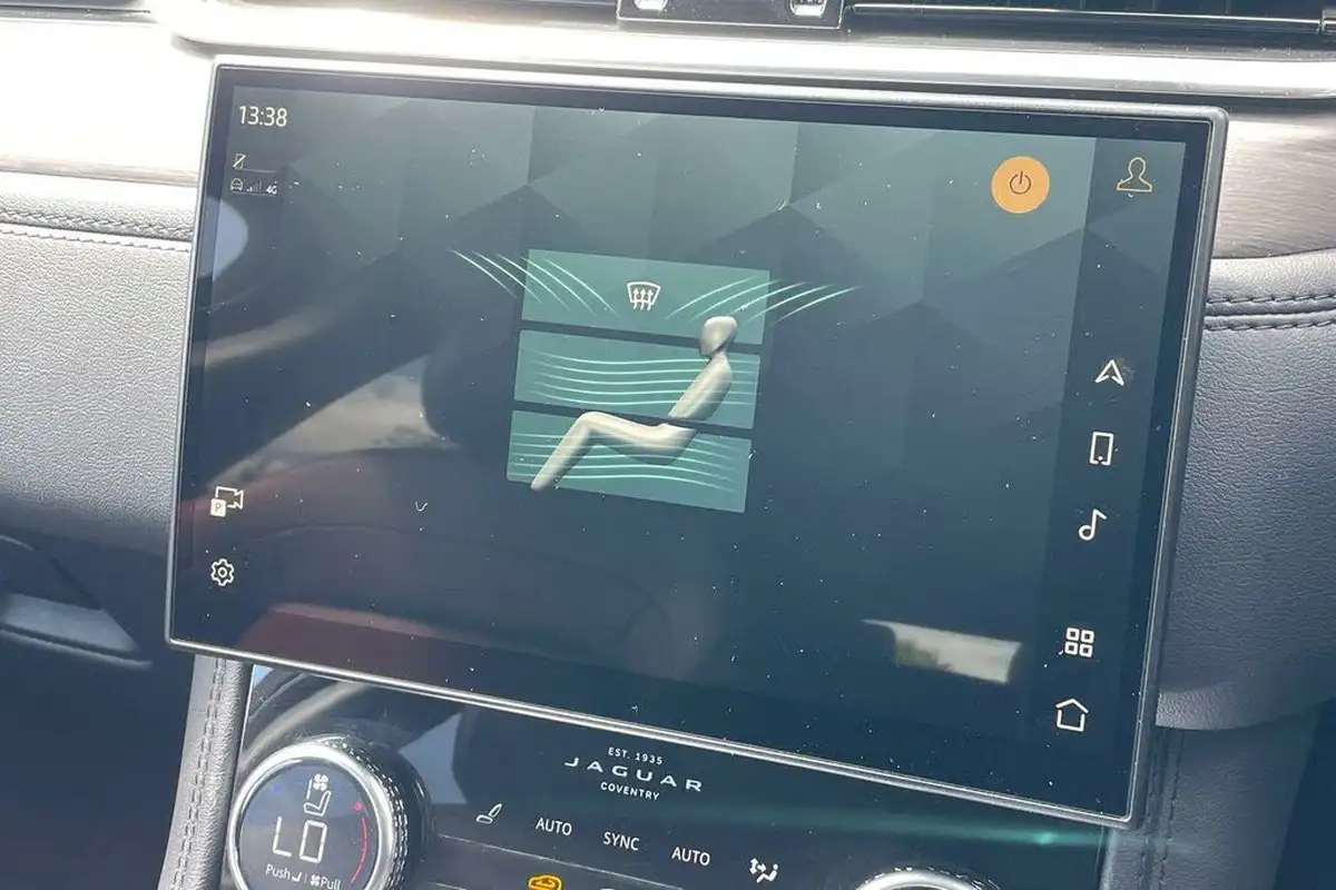 2021-jaguar-f-pace-20-d200-s-mhev-big-34