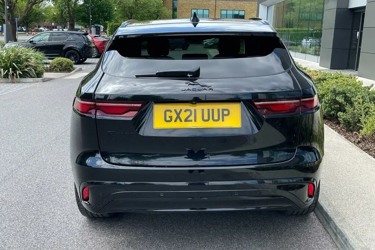 2021-jaguar-f-pace-20-d200-s-mhev-big-10