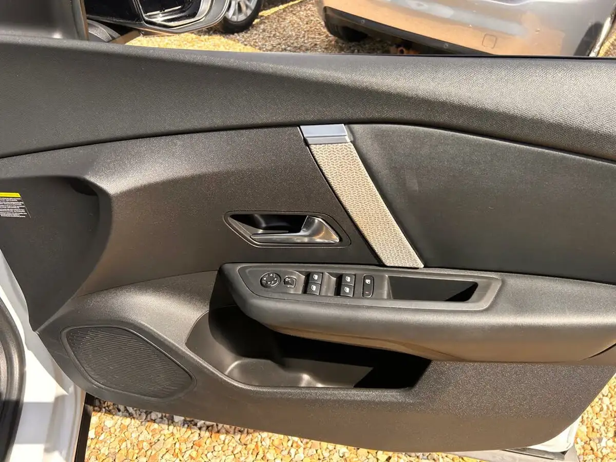 2022-citroen-c4-12-puretech-sense-plus-eat8-big-29
