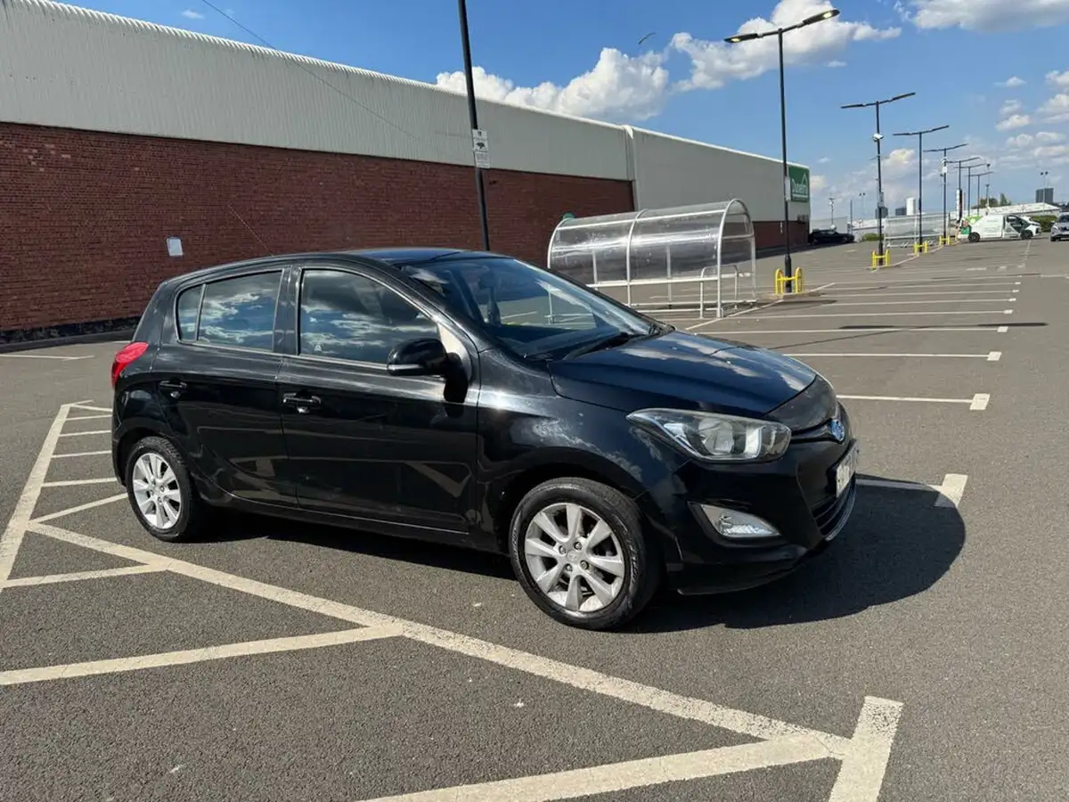2012-hyundai-i20-12-active-5d-big-4
