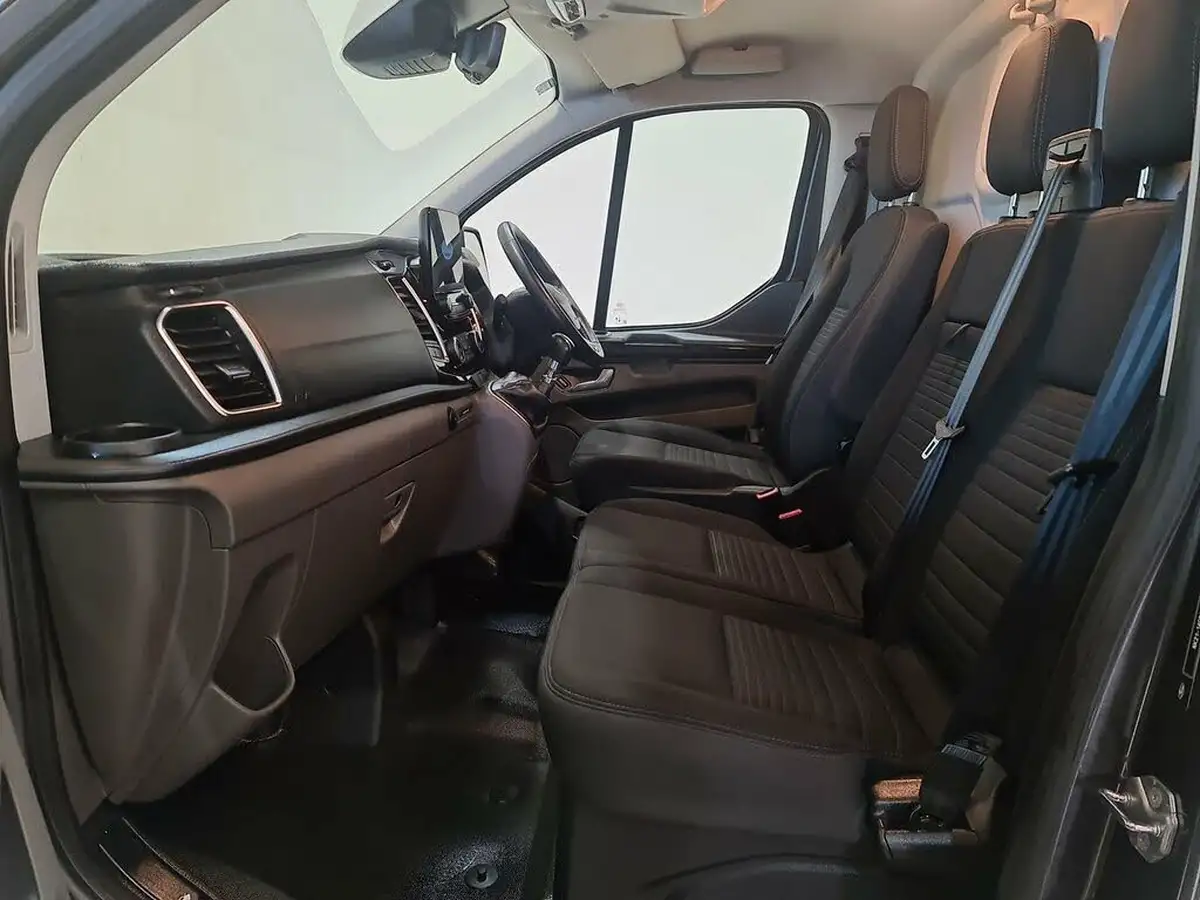 2023-ford-transit-custom-big-24