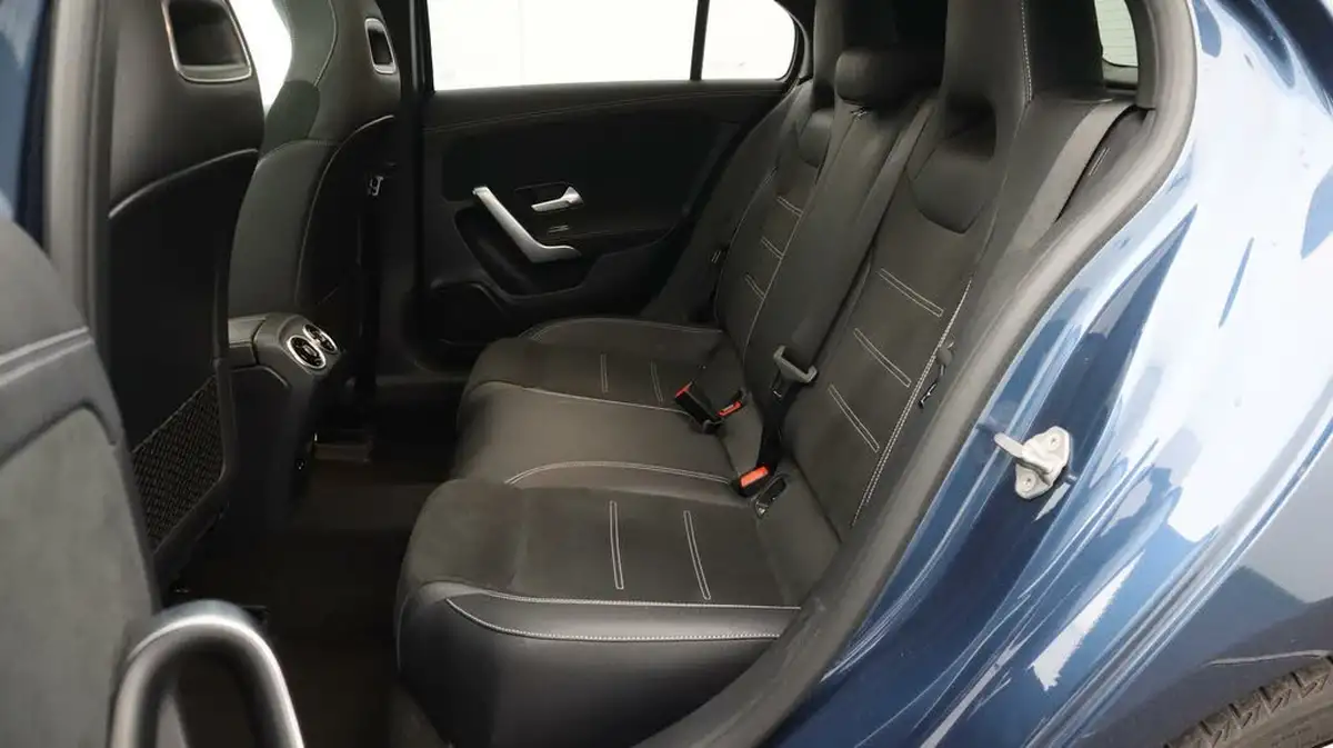 2020-mercedes-benz-a-class-20d-a200d-exclusive-edition-big-16