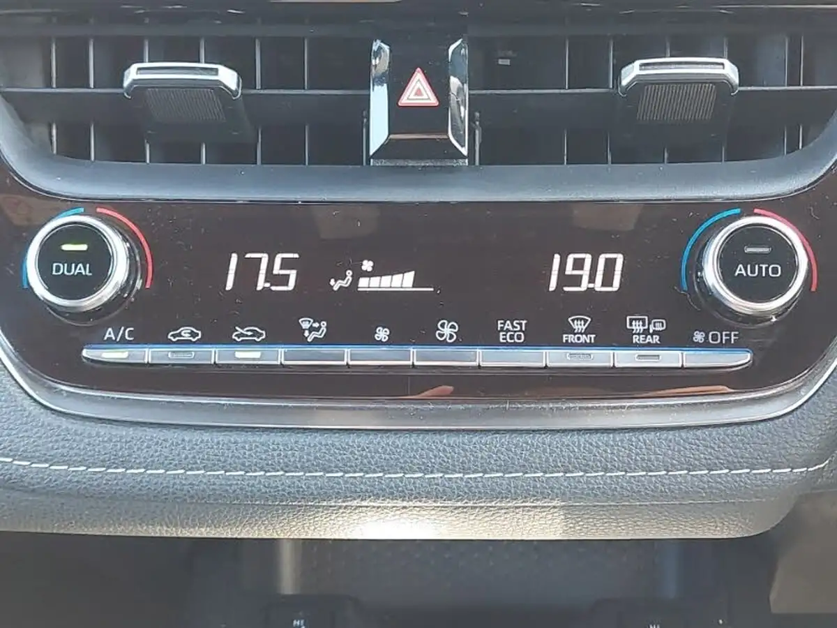 2019-toyota-corolla-20-vvt-i-design-trk-hatchback-big-15