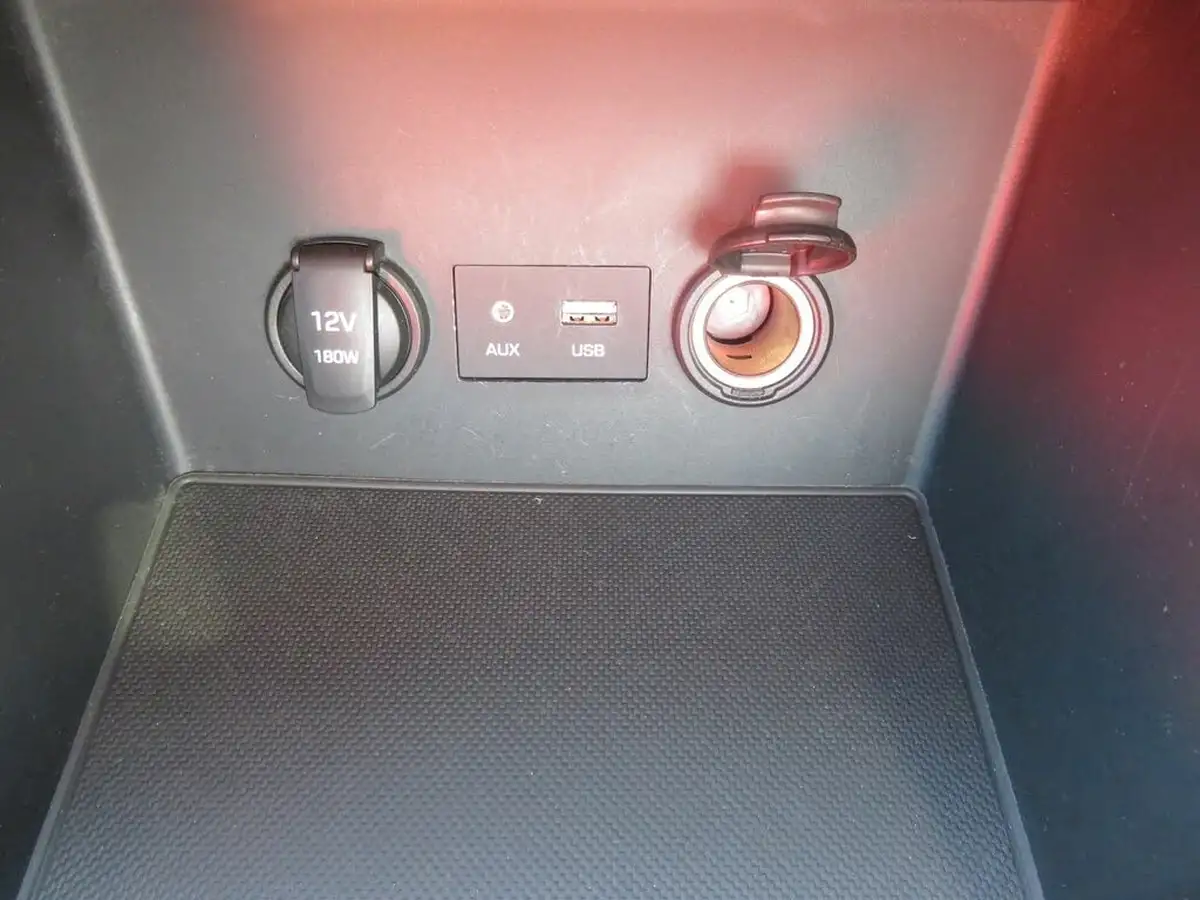 2018-hyundai-i30-10-t-gdi-se-tourer-big-28