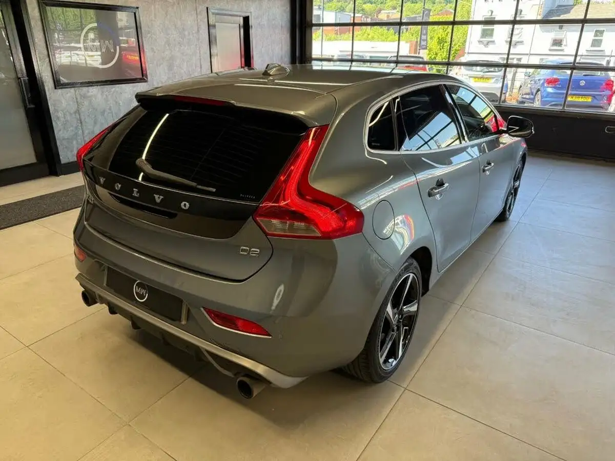 2014-volvo-v40-16td-d2-r-design-big-7