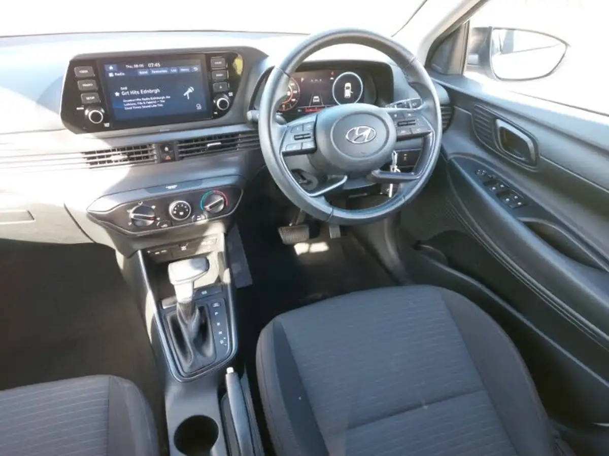 2022-hyundai-i20-10-t-gdi-se-connect-dct-big-9