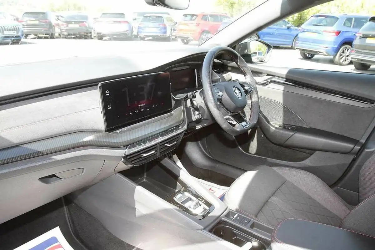 2023-skoda-octavia-20-tsi-vrs-hatchback-dsg-big-1