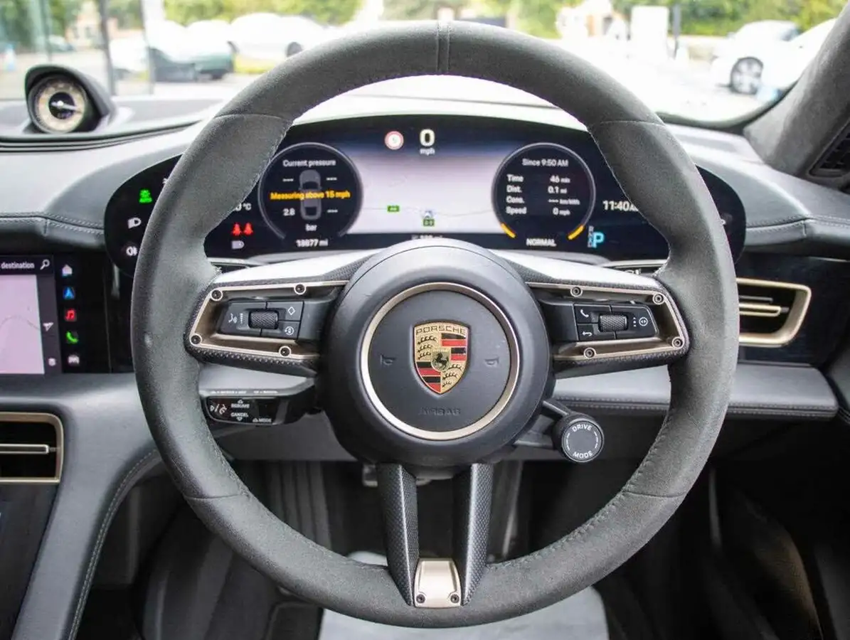 2020-porsche-taycan-e-turbo-s-big-12