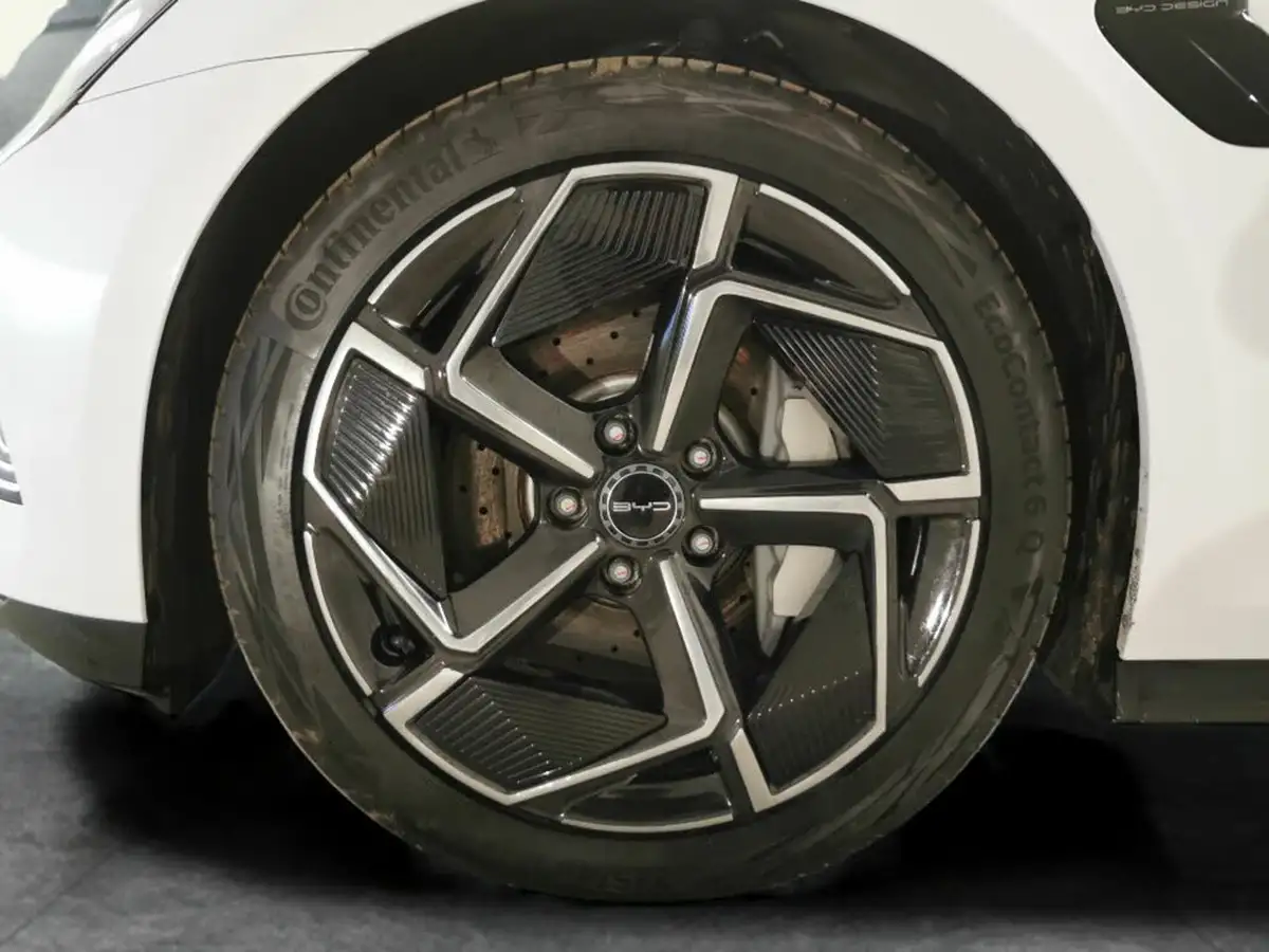 2024-byd-seal-e-design-big-30