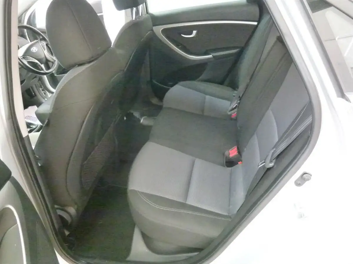 2015-hyundai-i30-14-se-big-13