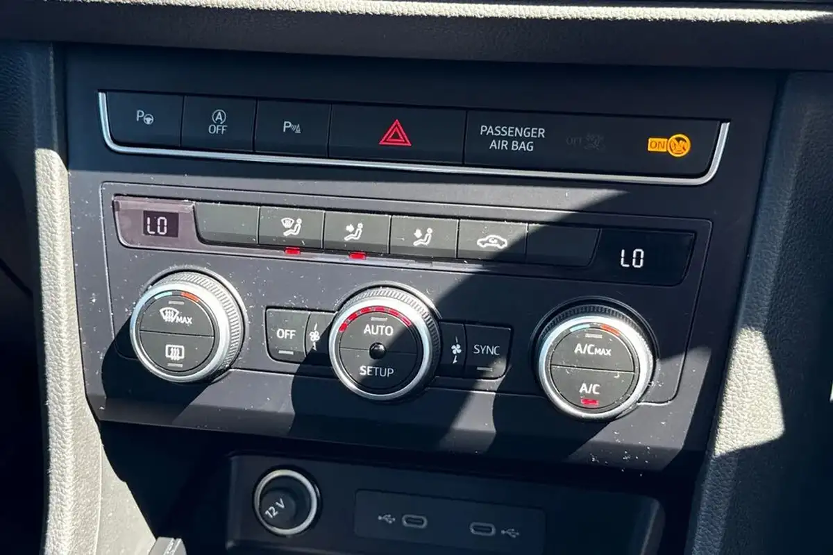 2023-seat-ateca-15-ecotsi-se-technology-big-18