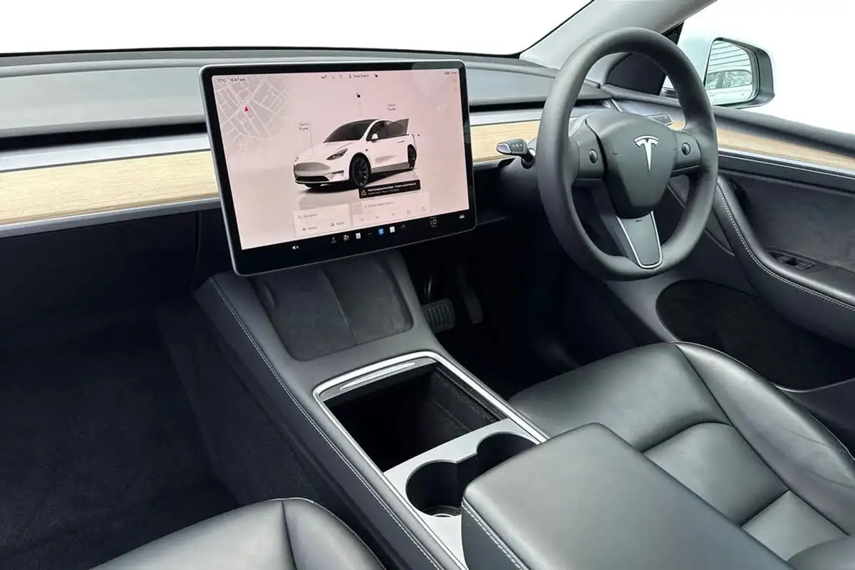 2022-tesla-model-y-e-long-range-big-14