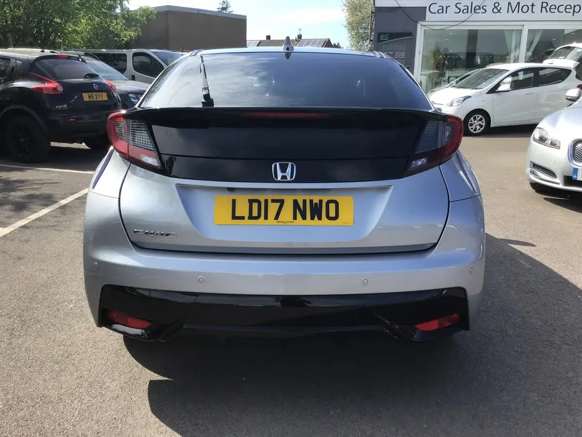 2017-honda-civic-16-i-dtec-sr-dasp-hatchback-big-5
