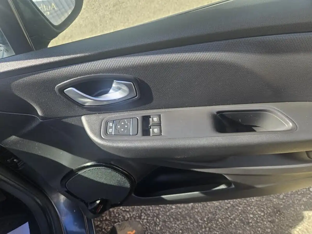 2017-renault-clio-09-tce-dynamique-nav-big-15