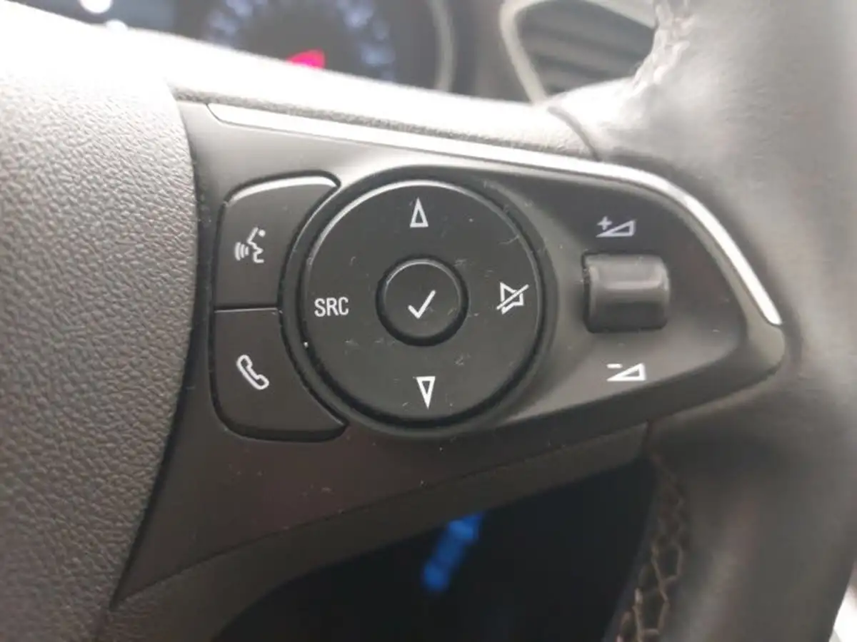 2020-vauxhall-grandland-x-12-sri-nav-big-14
