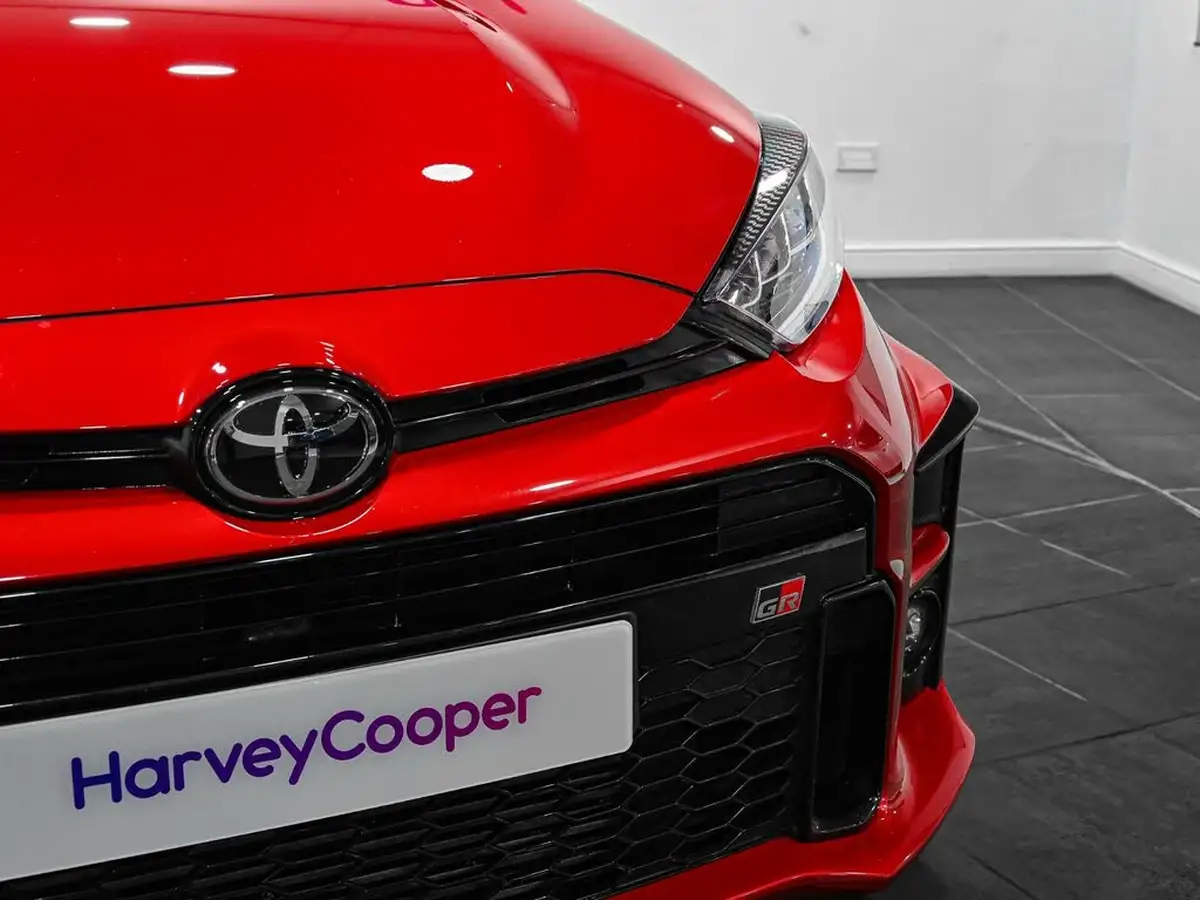 2022-toyota-yaris-16-gr-circuit-pack-big-16