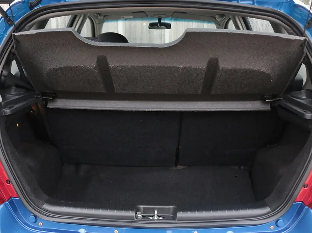 2011-chevrolet-aveo-12-ls-1206cc-big-47