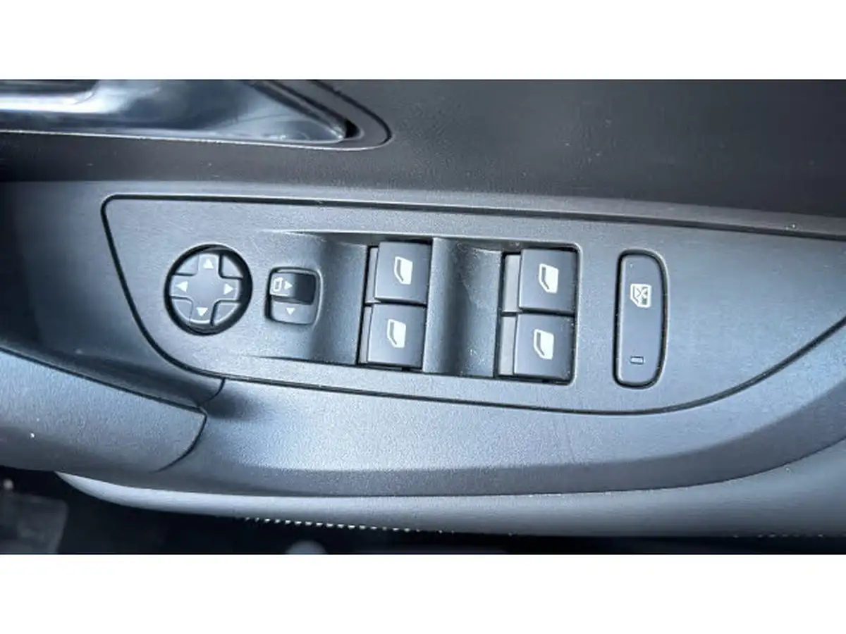 2024-peugeot-2008-suv-12-puretech-allure-130ps-big-28