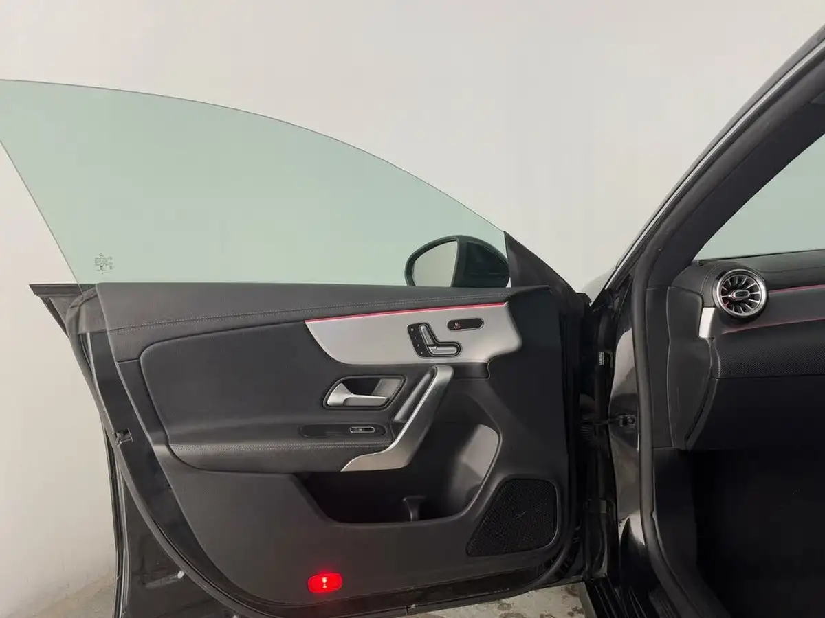 2020-mercedes-benz-cla-13-cla-180-amg-line-premium-plus-coupe-4d-big-8